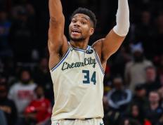 开云体育入口-开拓者对阵上海队，霍勒迪硬仗之王