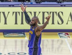 开云体育在线-篮网B队轻取步行者，詹姆斯打破历史纪录