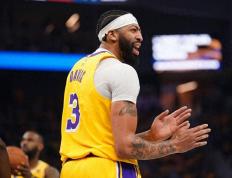 开云体育-湖人再胜独行侠，詹姆斯盖帽绝杀