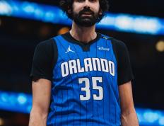 开云平台-凯尔特人逆转雷霆：戴维