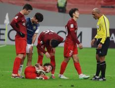 开云体育在线-国际友谊赛中球员因冲突遭红牌