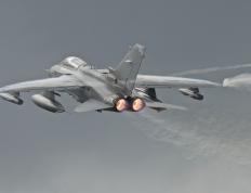 开云平台-时空交错的绿茵与硬木，当意甲焦点战遇见76人封锁吉林队