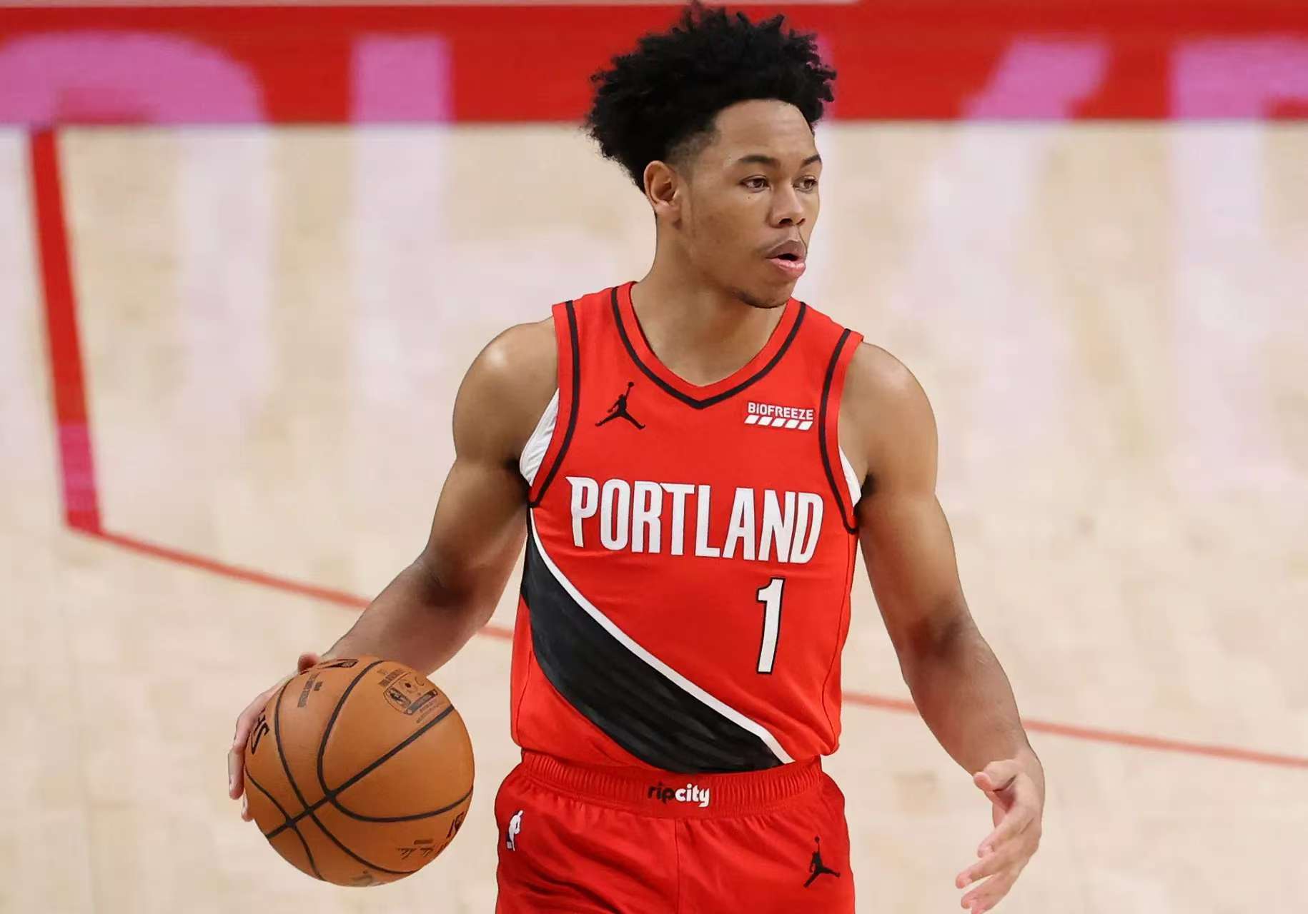 开云体育下载-关于开拓者客场战胜爵士，保持不败纪录的信息