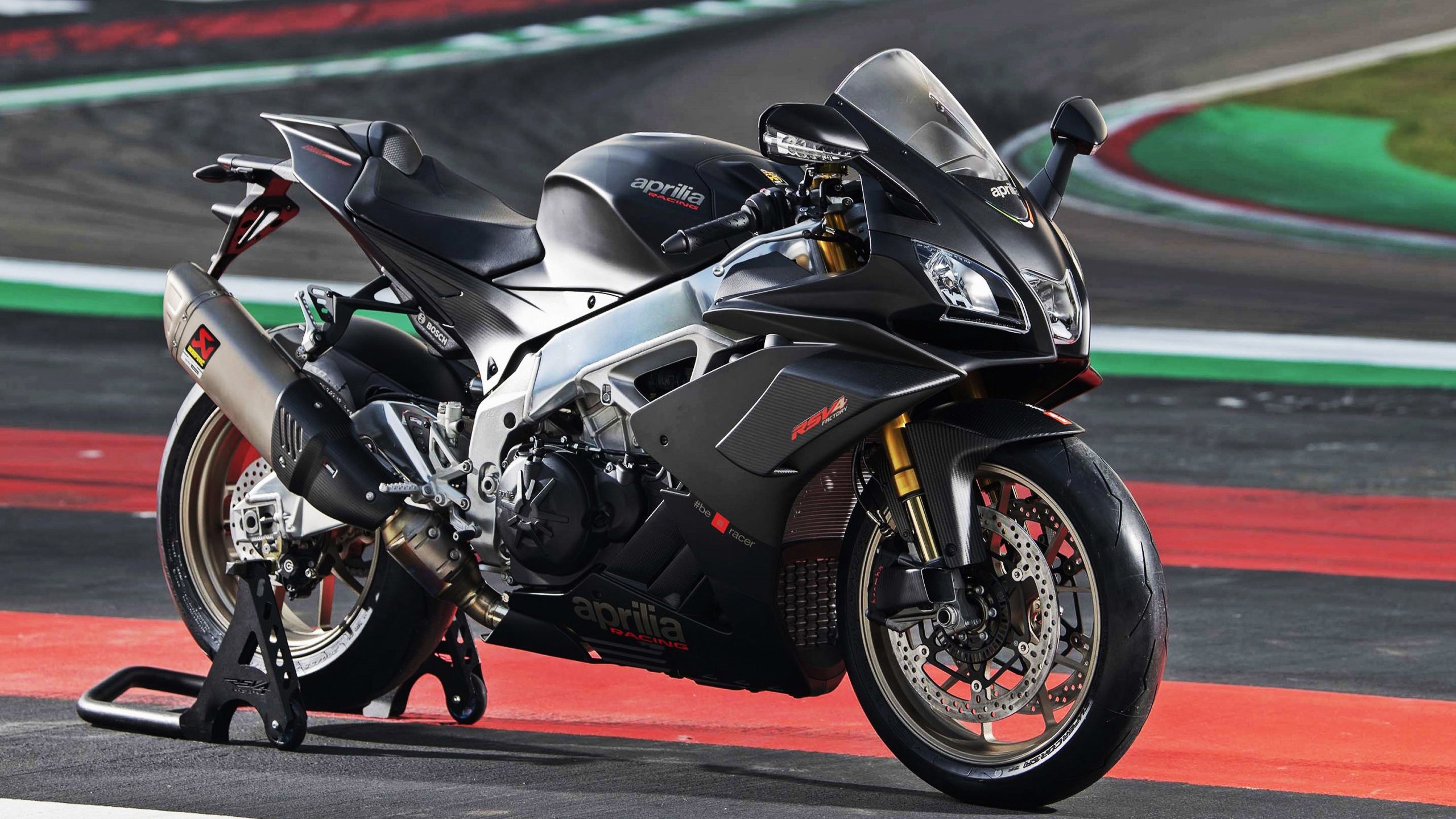 开云体育中国-德甲争冠之夜，篮球巨星德罗赞的跨界统治传奇