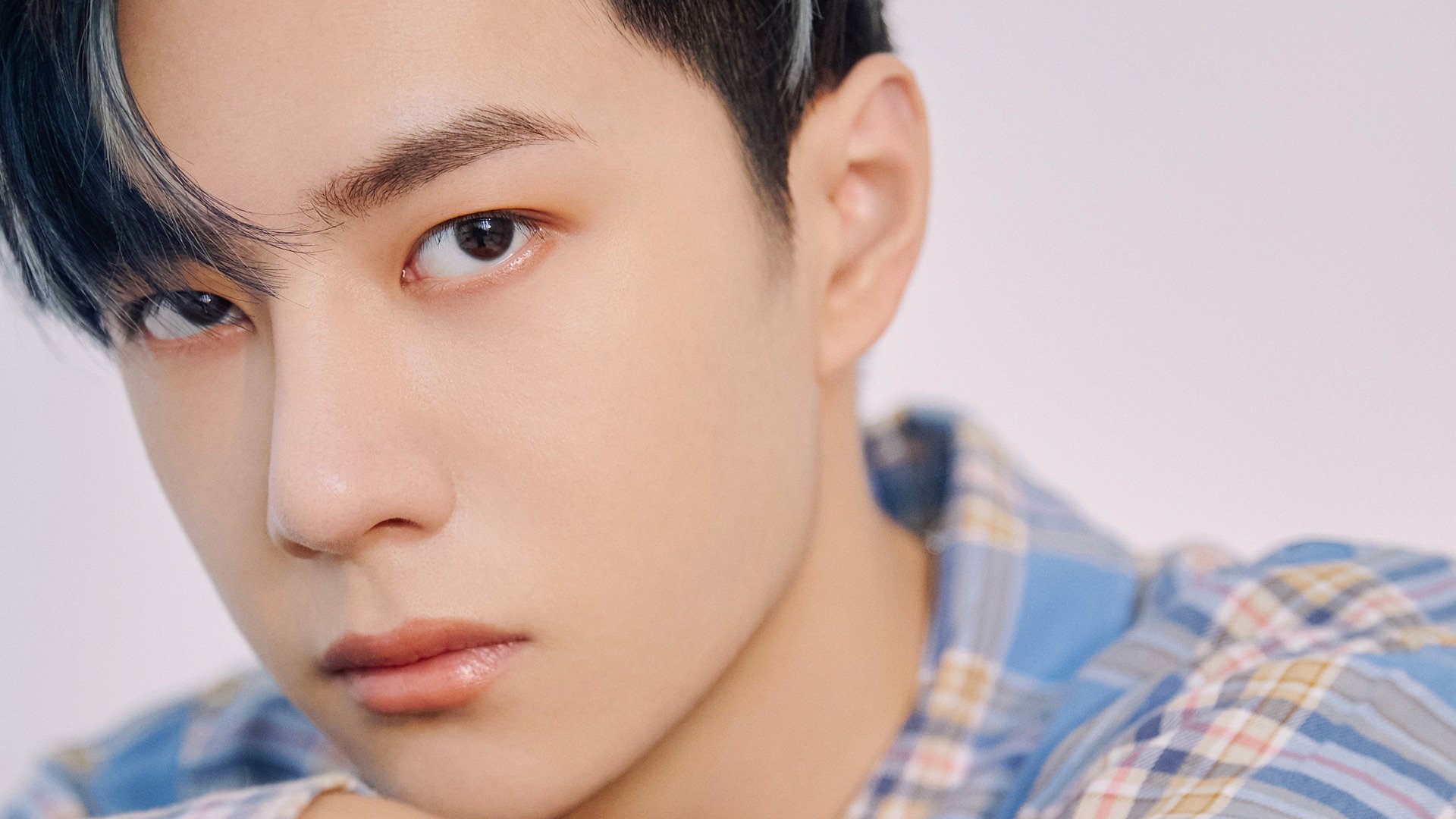 开云体育app-体育双星闪耀,哥伦比亚足球击溃玻利维亚,京多安在F1揭幕战接管比赛