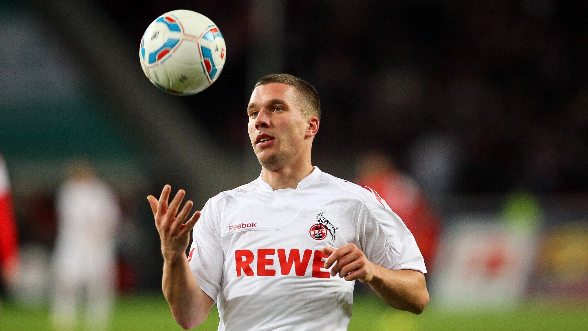 开云体育中国-欧冠双星夜，尤文稳如磐石破雄狮，德布劳内魔法点亮苍穹