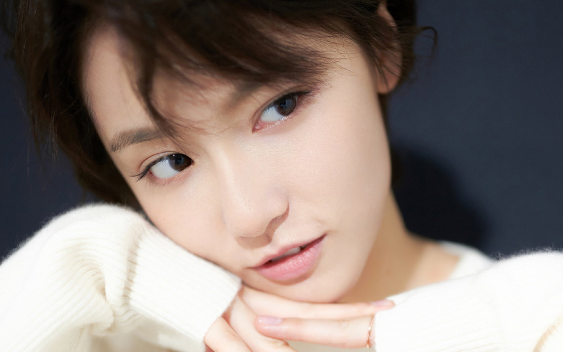 开云体育中国-巴黎硬仗与德里赫特跨界之夜,在足球的尘土与篮球的光芒之间